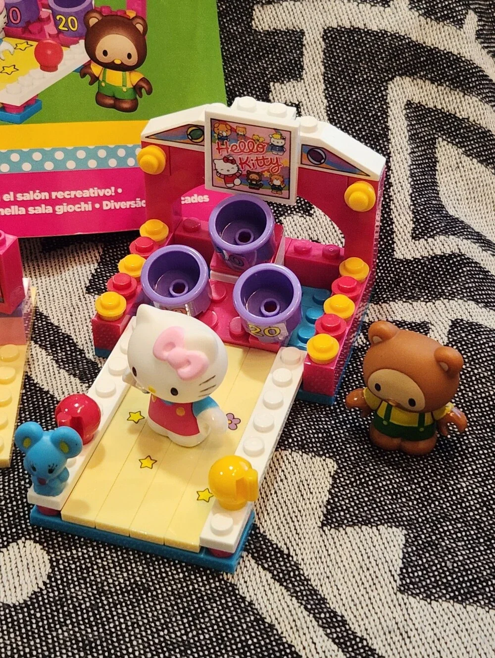Hello Kitty Mega Bloks Fun At The Arcades 7 Minifig Playset 10974 -  Complete